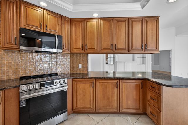 520 E Tall Oaks Drive, Palm Beach Gardens, FL 33410