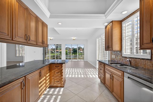 520 E Tall Oaks Drive, Palm Beach Gardens, FL 33410