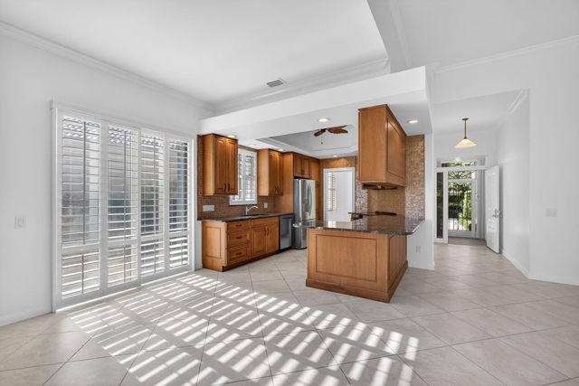 520 E Tall Oaks Drive, Palm Beach Gardens, FL 33410