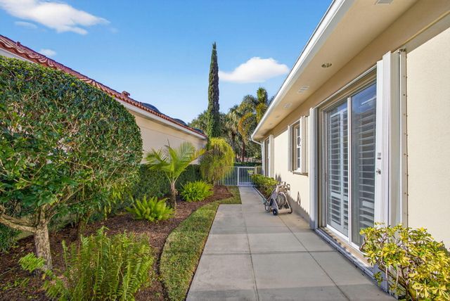 520 E Tall Oaks Drive, Palm Beach Gardens, FL 33410