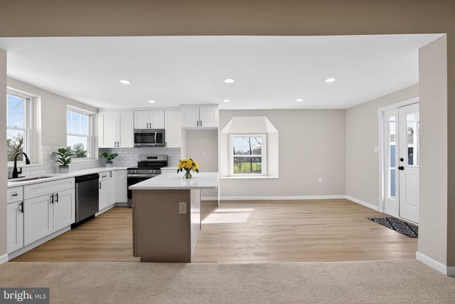 28 CIRCLE DR, Eagleville, PA 19403