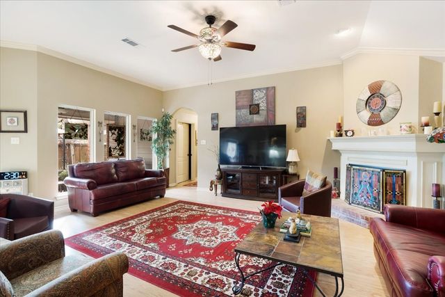 2700 Rex Cruse Drive, Sherman, TX 75092