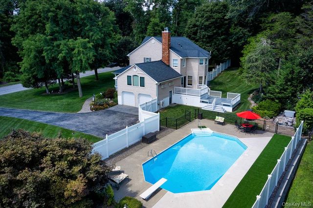 90 Woodcrest Drive, Hopewell Junction, NY 12533