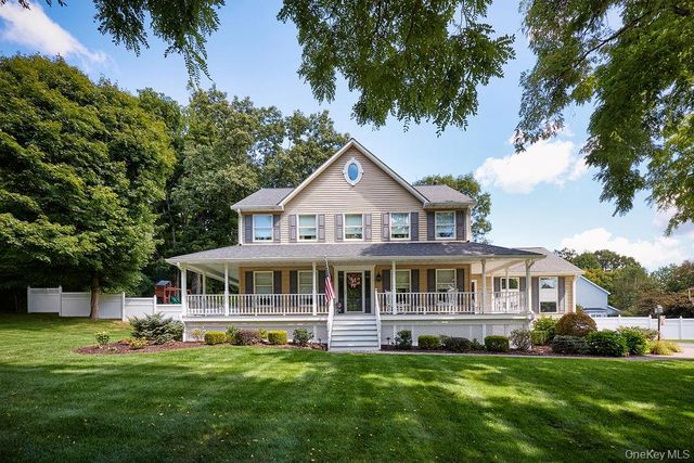 90 Woodcrest Drive, Hopewell Junction, NY 12533