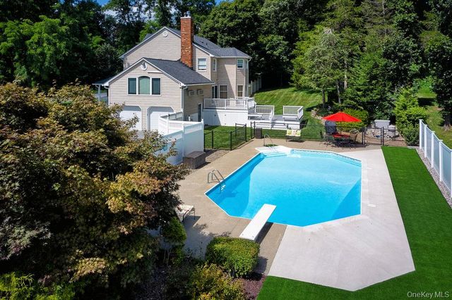 90 Woodcrest Drive, Hopewell Junction, NY 12533