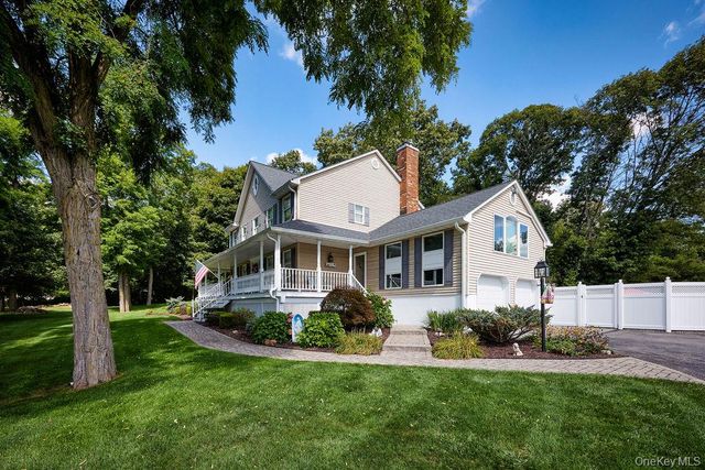 90 Woodcrest Drive, Hopewell Junction, NY 12533