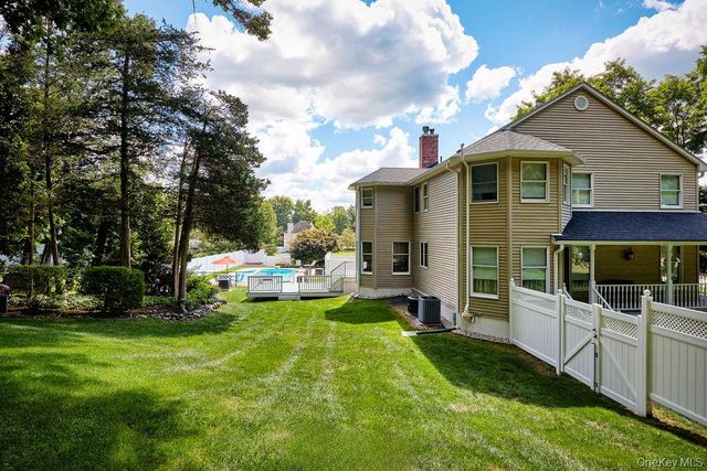 90 Woodcrest Drive, Hopewell Junction, NY 12533