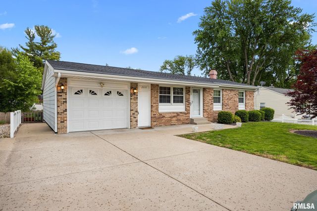 200 BESS Street, Washington, IL 61571