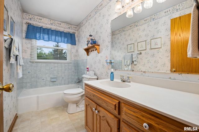 200 BESS Street, Washington, IL 61571