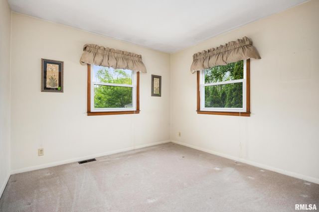 200 BESS Street, Washington, IL 61571
