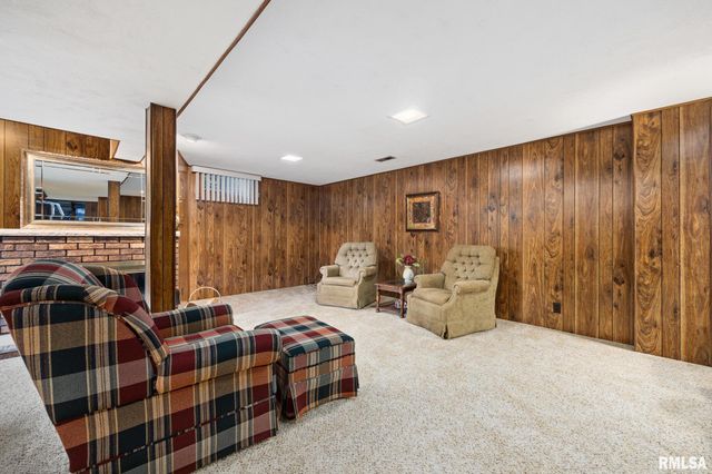 200 BESS Street, Washington, IL 61571