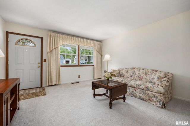 200 BESS Street, Washington, IL 61571