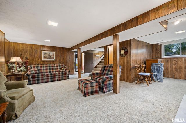 200 BESS Street, Washington, IL 61571