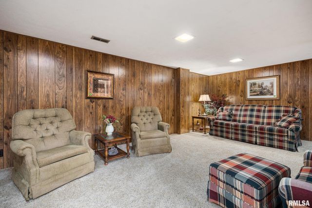 200 BESS Street, Washington, IL 61571
