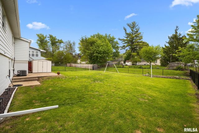 200 BESS Street, Washington, IL 61571