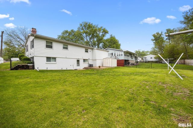 200 BESS Street, Washington, IL 61571