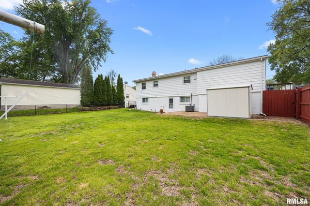 200 BESS Street, Washington, IL 61571