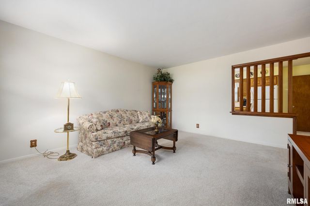 200 BESS Street, Washington, IL 61571