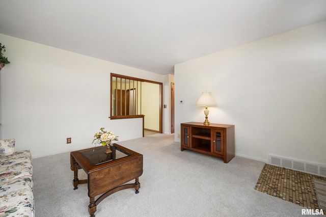 200 BESS Street, Washington, IL 61571
