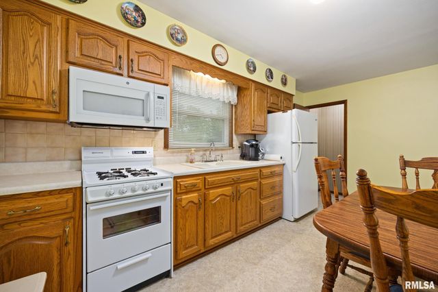 200 BESS Street, Washington, IL 61571