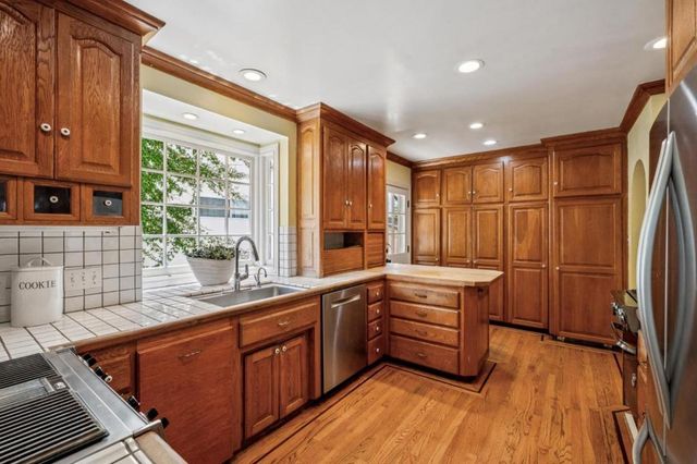 170 Grand Street, Redwood City, CA 94062