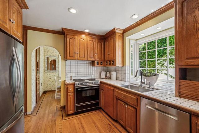 170 Grand Street, Redwood City, CA 94062