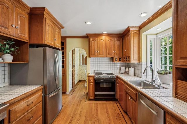 170 Grand Street, Redwood City, CA 94062