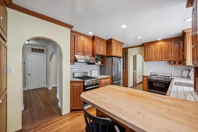170 Grand Street, Redwood City, CA 94062