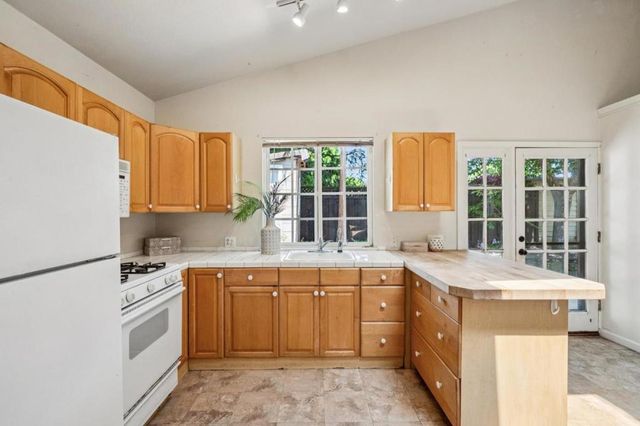 170 Grand Street, Redwood City, CA 94062