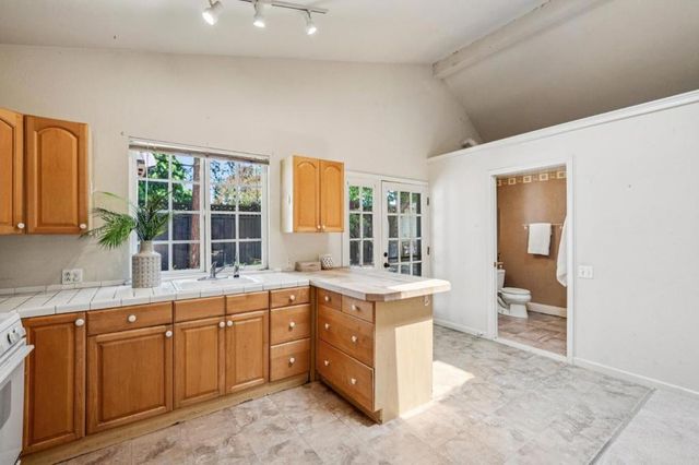 170 Grand Street, Redwood City, CA 94062