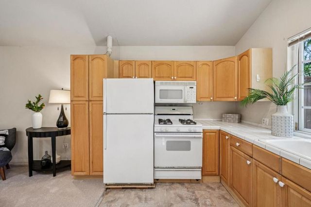 170 Grand Street, Redwood City, CA 94062