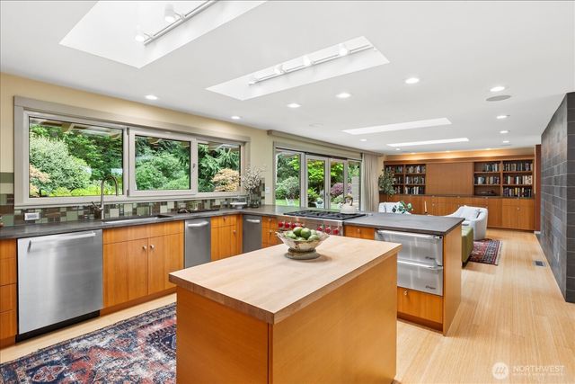 8320 Frederick Place, Edmonds, WA 98026