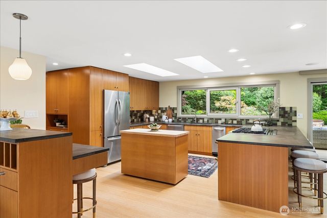 8320 Frederick Place, Edmonds, WA 98026