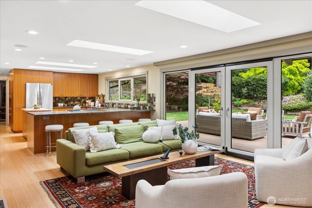 8320 Frederick Place, Edmonds, WA 98026