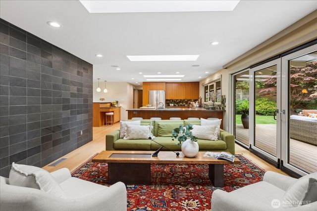 8320 Frederick Place, Edmonds, WA 98026