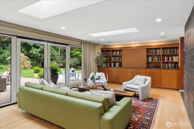 8320 Frederick Place, Edmonds, WA 98026
