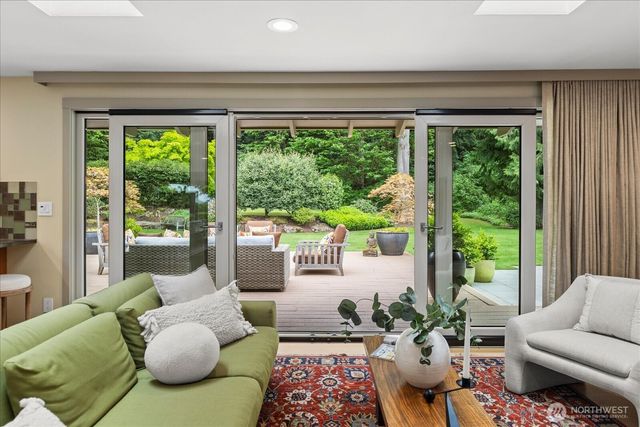 8320 Frederick Place, Edmonds, WA 98026