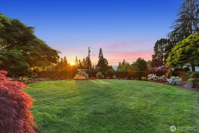 8320 Frederick Place, Edmonds, WA 98026