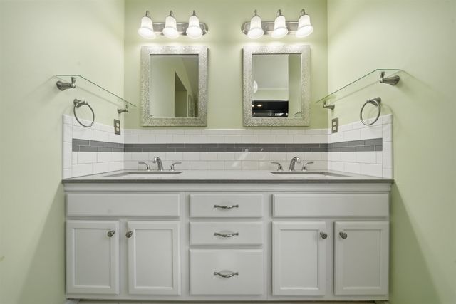 10908 W Lantana St, Wichita, KS 67205