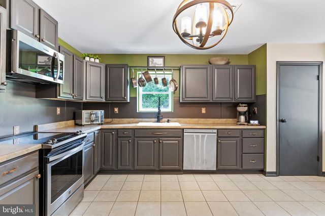 69 PINE HILL RD, Enola, PA 17025