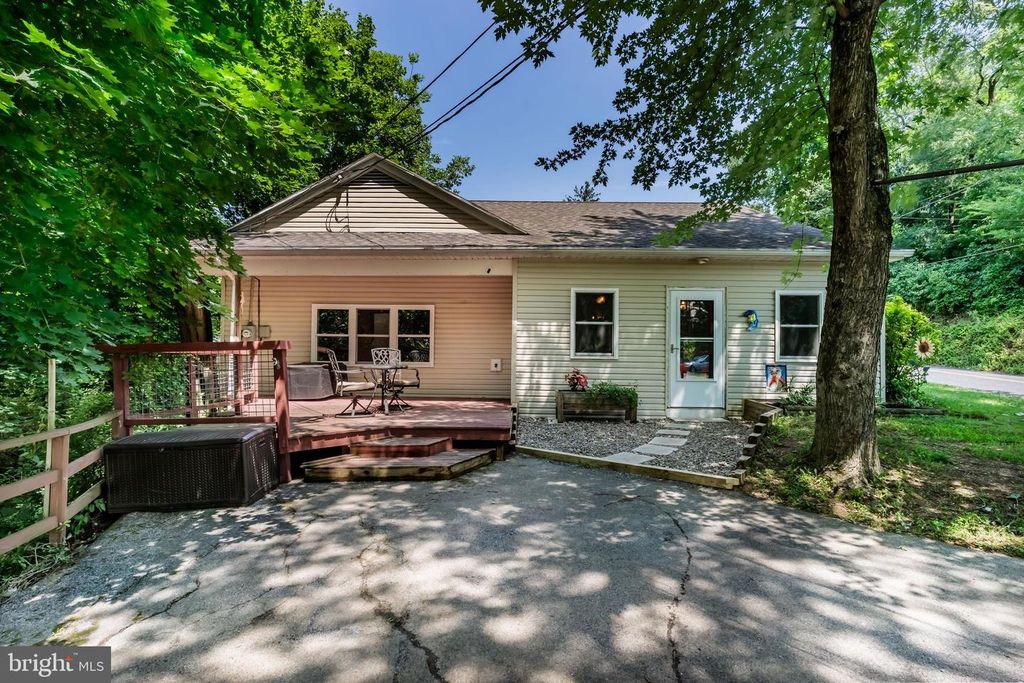 69 PINE HILL RD, Enola, PA 17025