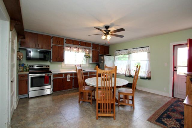 S106W17518 Muskego Dam DRIVE, Muskego, WI 53150