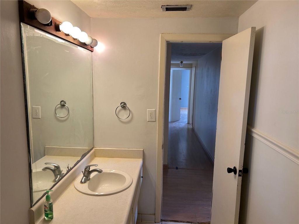 Image 12 of property listing at 1815 LOWRY AVENUE, Lakeland, FL 33801