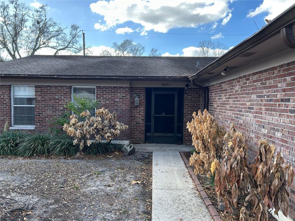 Image 3 of property listing at 1815 LOWRY AVENUE, Lakeland, FL 33801