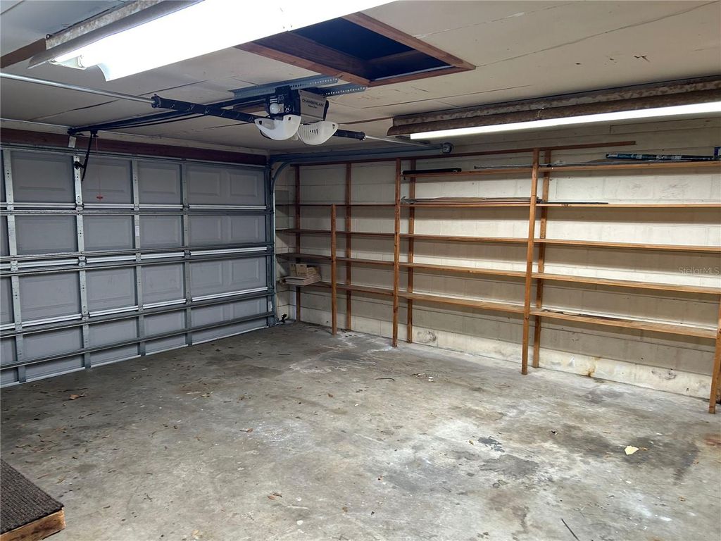 Image 4 of property listing at 1815 LOWRY AVENUE, Lakeland, FL 33801