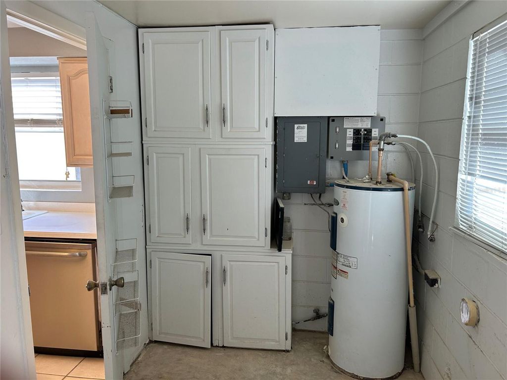 Image 33 of property listing at 1815 LOWRY AVENUE, Lakeland, FL 33801