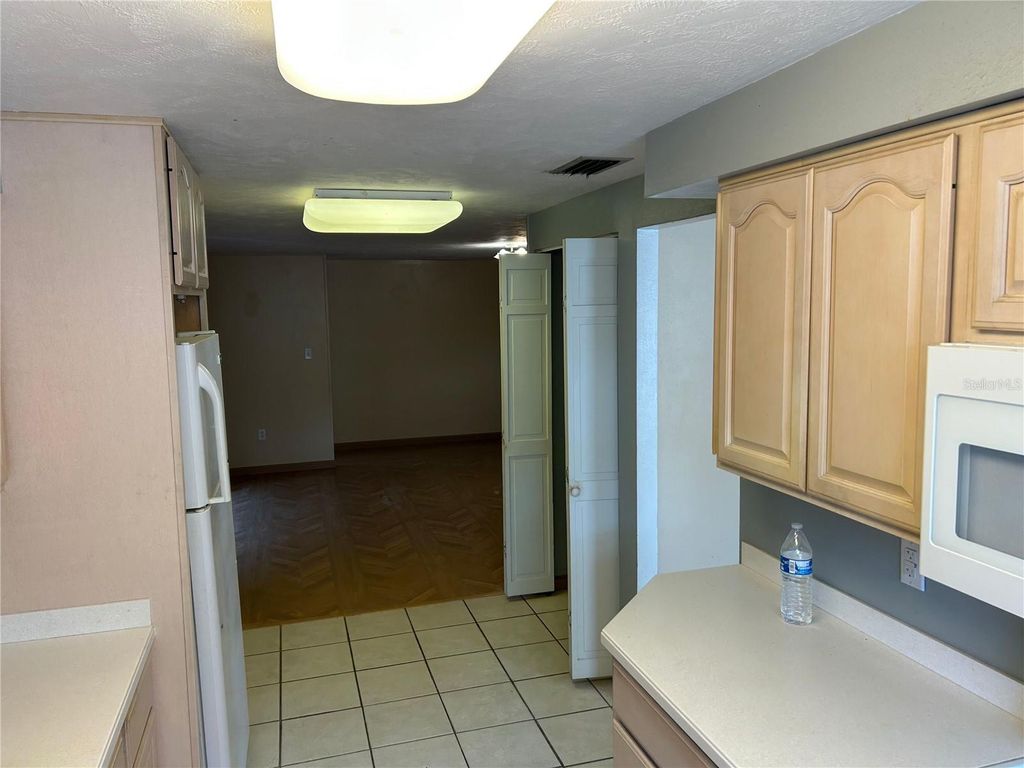 Image 36 of property listing at 1815 LOWRY AVENUE, Lakeland, FL 33801