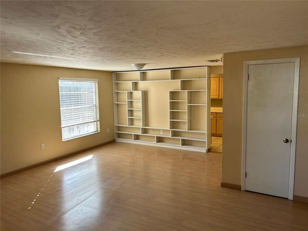 Image 40 of property listing at 1815 LOWRY AVENUE, Lakeland, FL 33801