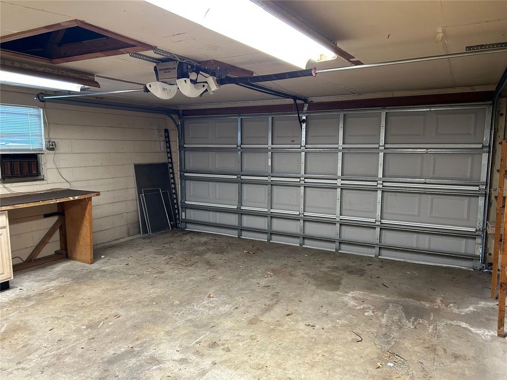 Image 5 of property listing at 1815 LOWRY AVENUE, Lakeland, FL 33801