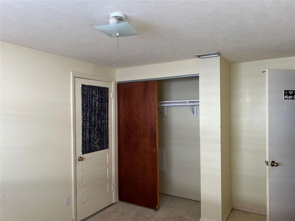 Image 7 of property listing at 1815 LOWRY AVENUE, Lakeland, FL 33801